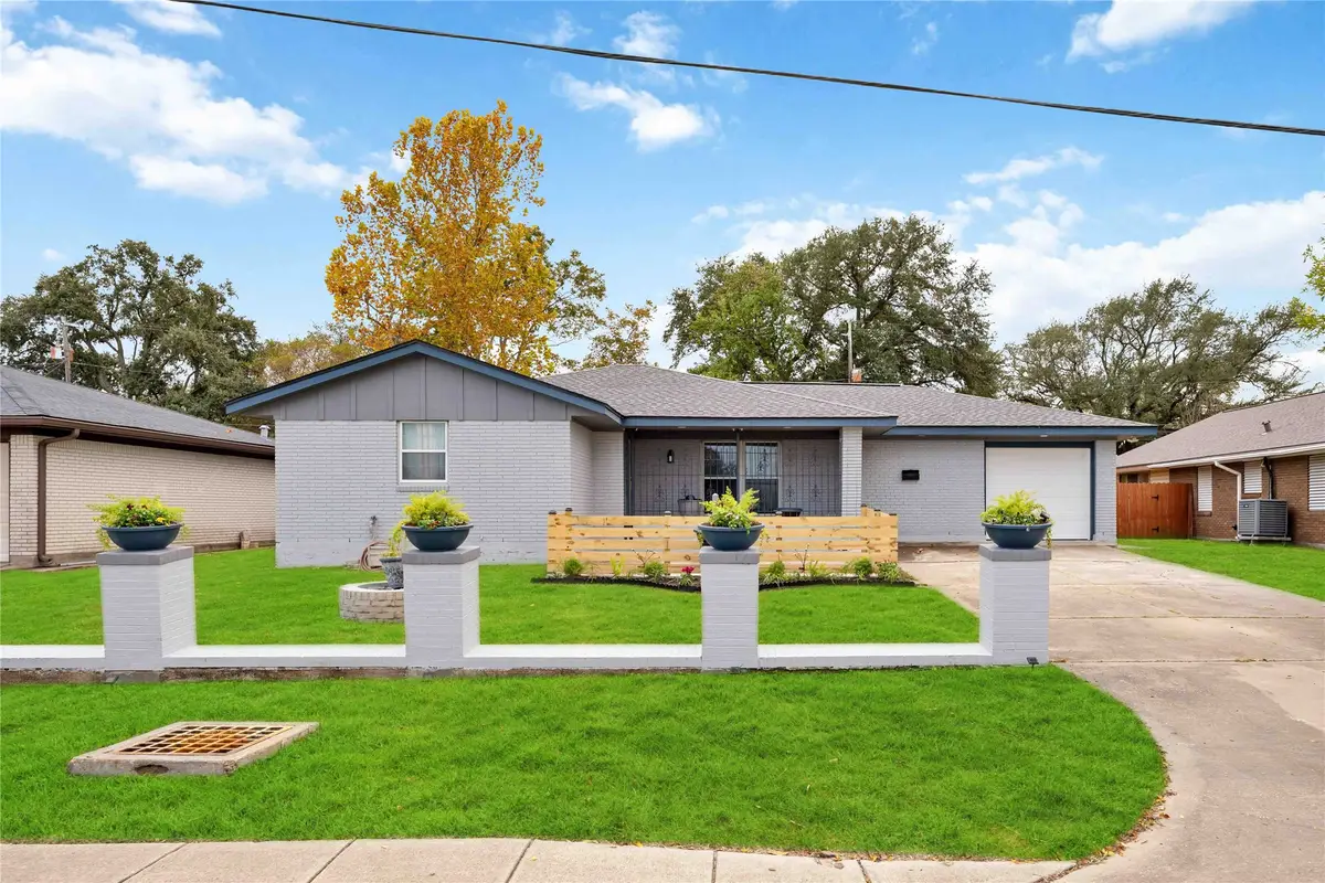 1115 25th Avenue N, Texas City, TX 77590 - Image #1