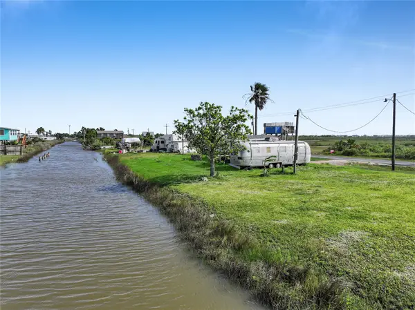 1214 N Tinkle Lane, Crystal Beach, TX 77650