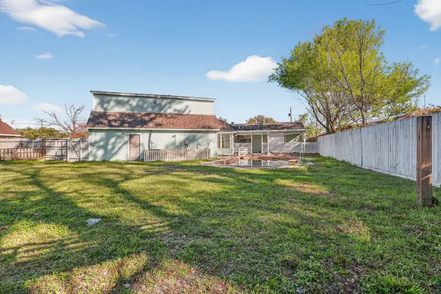 712 E Peach Street, Angleton, TX 77515 - #3