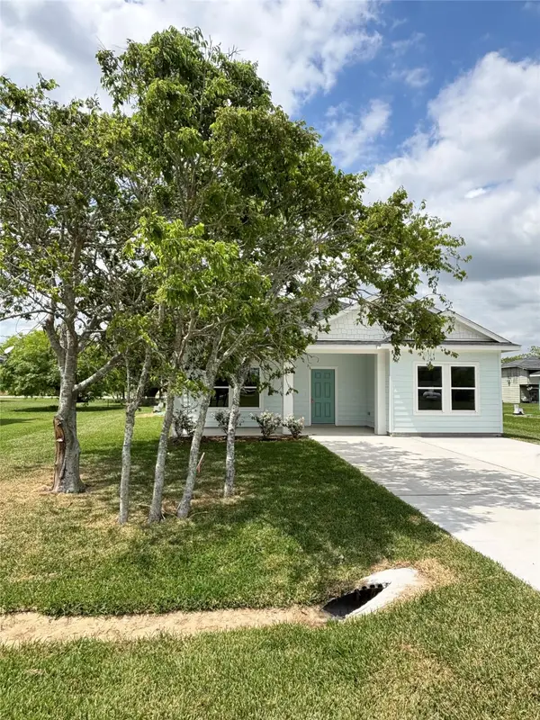 638 Stovall Drive, Palacios, TX 77465