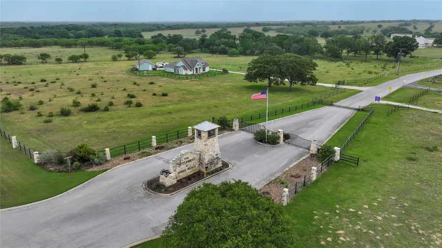 10 Patriot Circle Nw, Luling, TX 78648 - #2