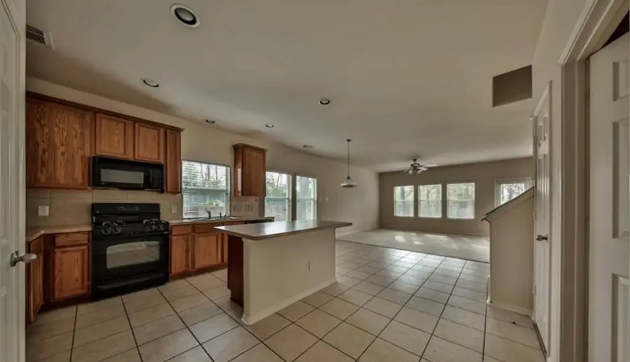 18 Milepost Court, The Woodlands, TX 77382 - Image #3