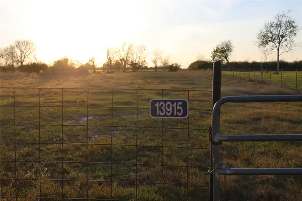13915 Schmidt Road, Hempstead, TX 77445