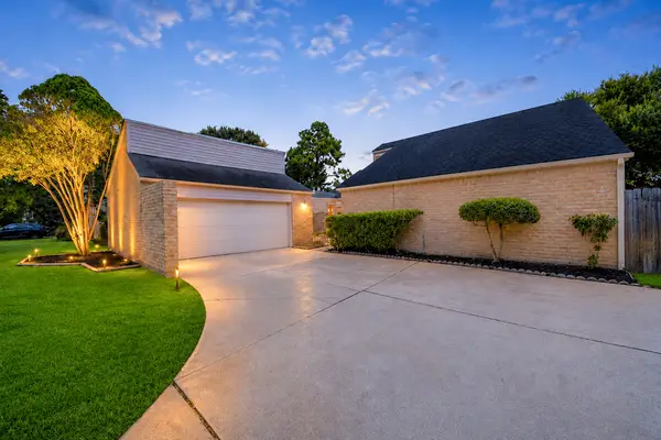 2219 Valley Manor Drive, Missouri City, TX 77489