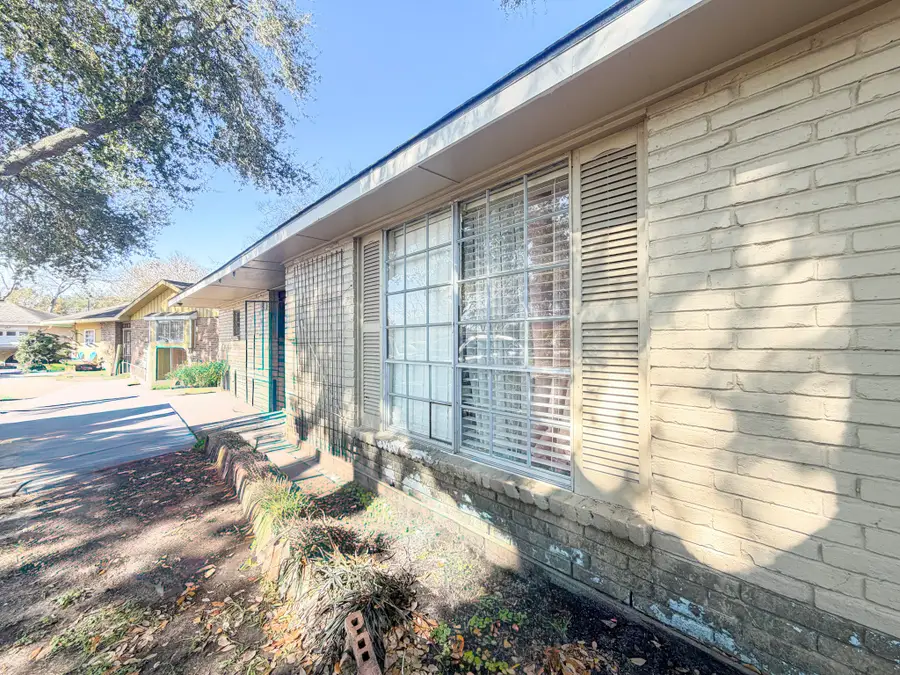 4806 Brookfield Drive, Houston, TX 77045 - Image #2