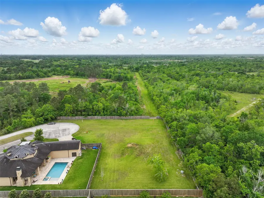 2082 Wilderness Trail, Friendswood, TX 77546 - Image #3