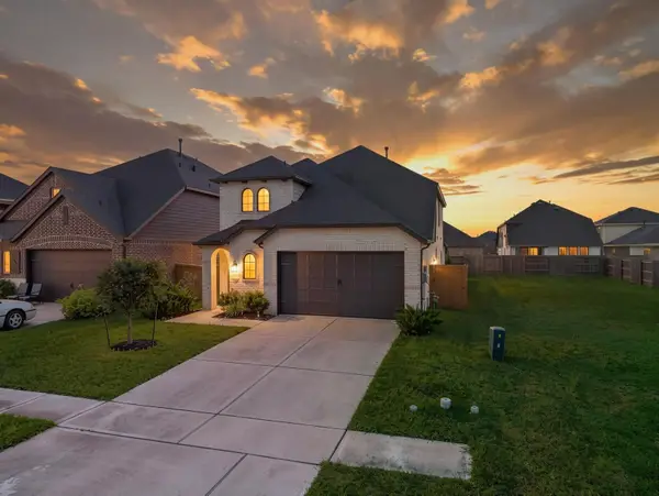 13021 Sapphire Lake Lane, La Marque, TX 77568