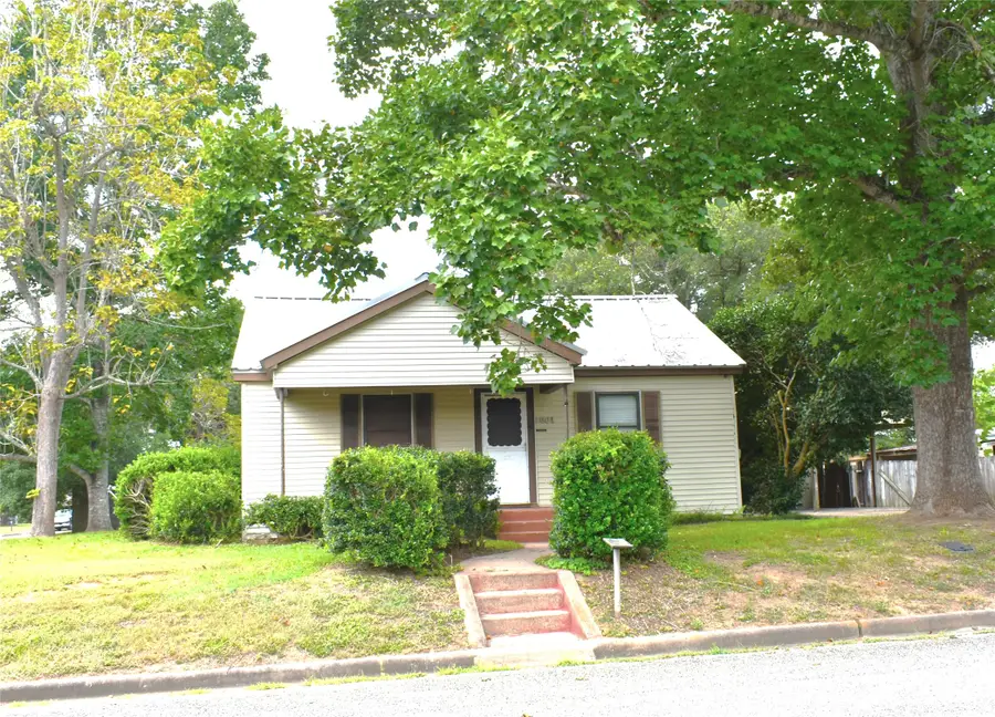 1601 Columbia Street, Liberty, TX 77575 - #2