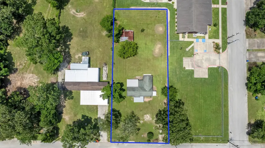 810 W North Street, Livingston, TX 77351 - Image #2