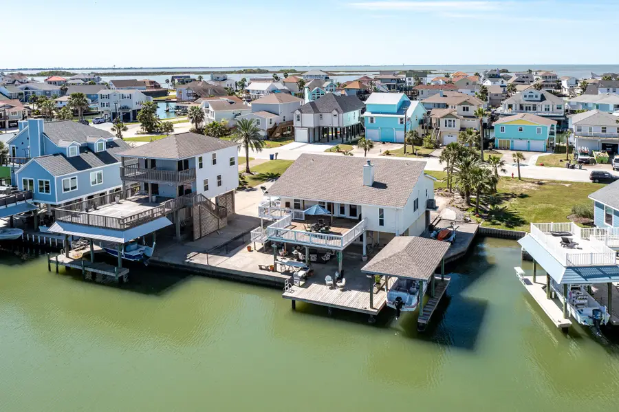 1818 Tiki Drive, Tiki Island, TX 77554 - Image #3