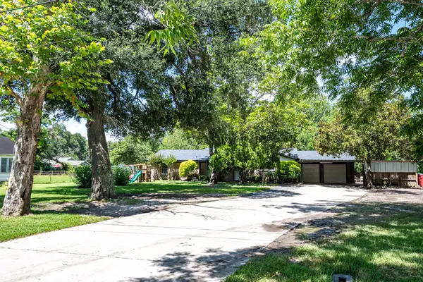 5907 Crosby Dayton Road, Crosby, TX 77532