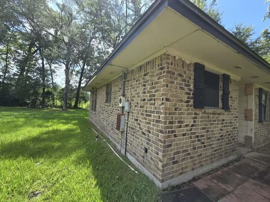 613 Shell Avenue, Cleveland, TX 77327 - Image #2