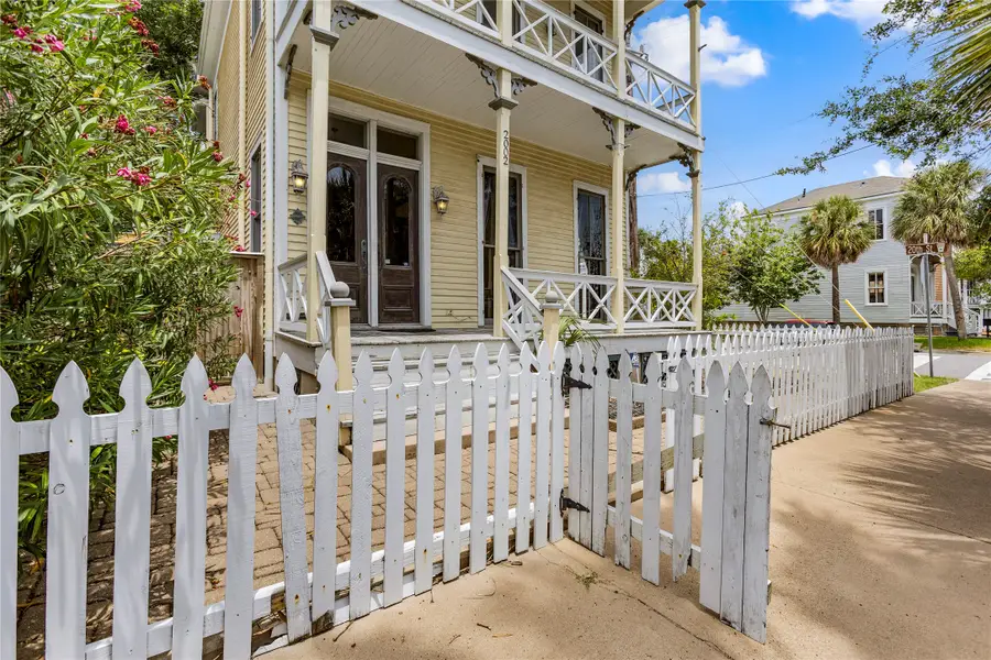 2002 Ave K, Galveston, TX 77550 - Image #2