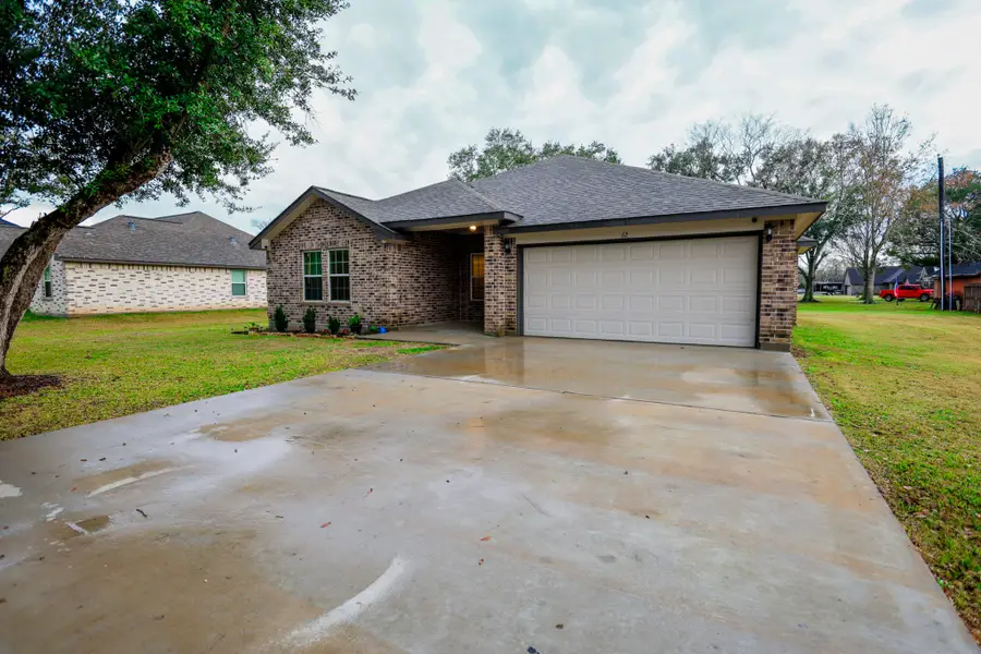 62 Nelson Court, Jones Creek, TX 77541 - Image #2
