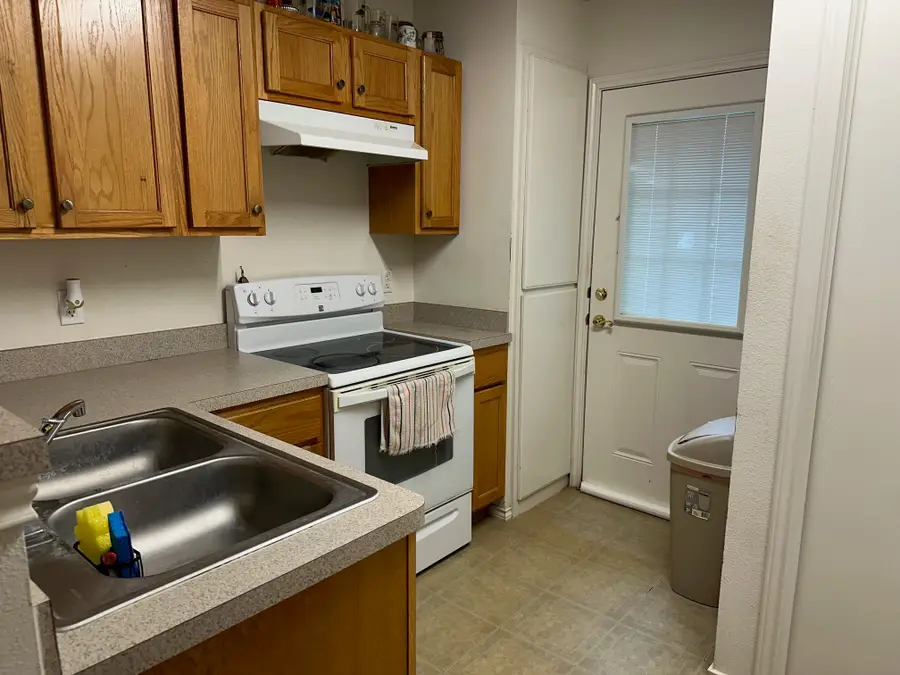 833 E Camp Street, La Grange, TX 78945 - Image #3