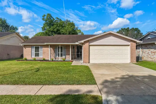 10514 Long River Drive, Sugar Land, TX 77498