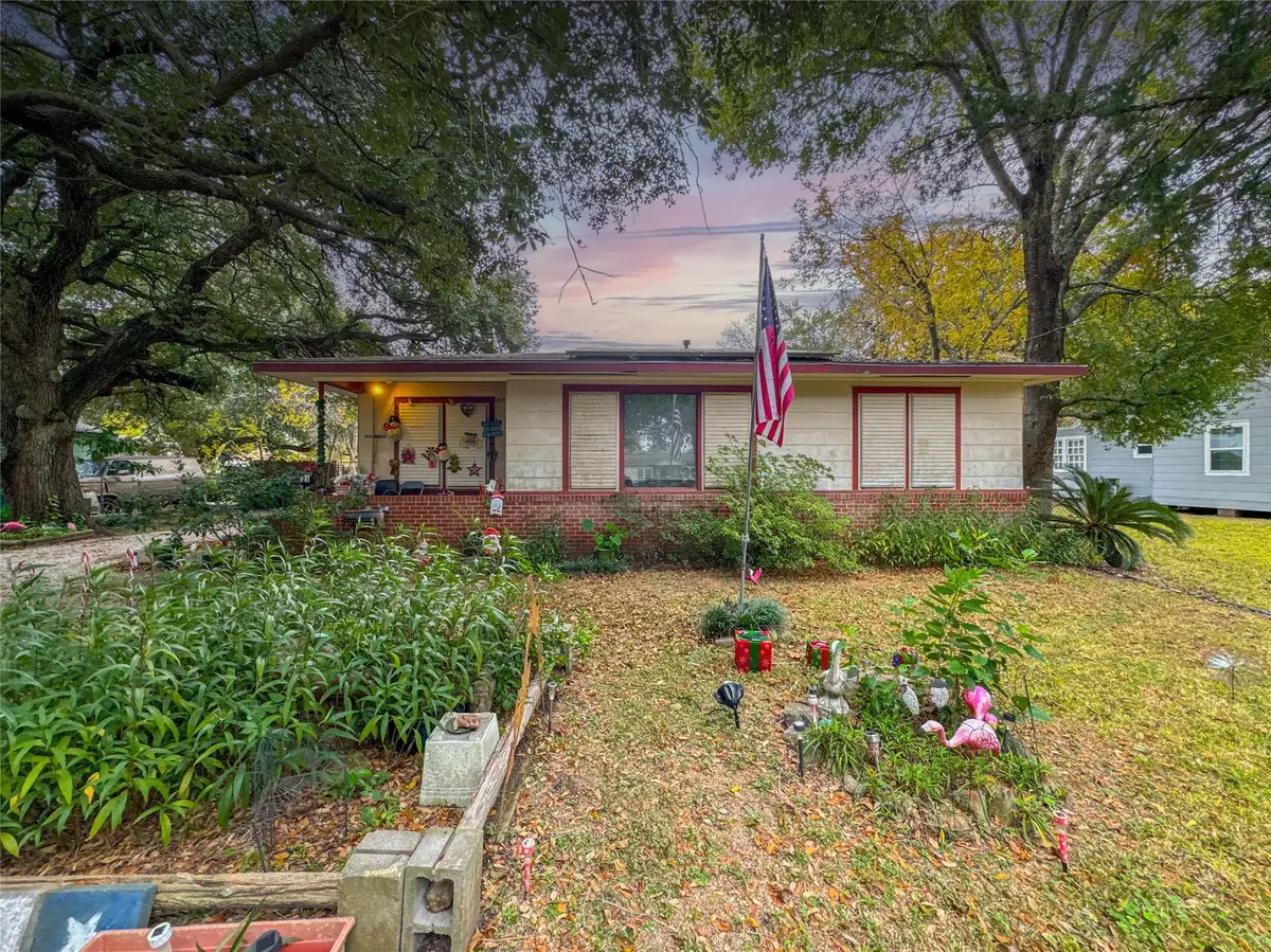 821 Cypress Street, La Marque, TX 77568 - Image #1