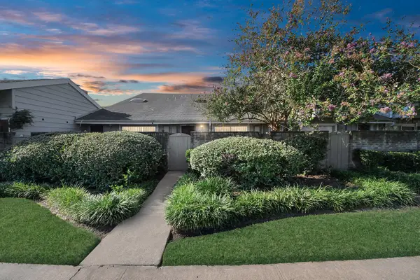 12934 Greenway Chase Court #2934, Houston, TX 77072