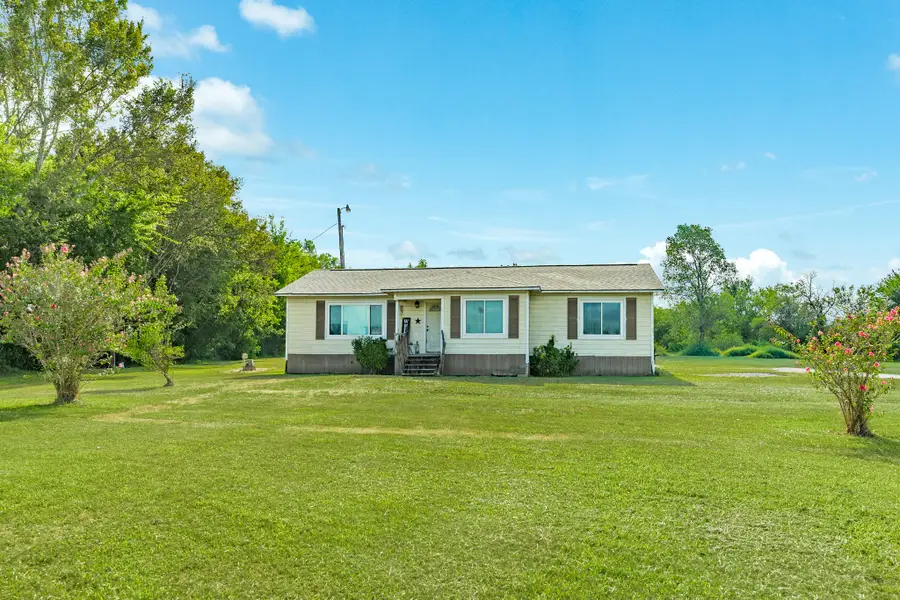 302 Britt Bailey Blvd, Angleton, TX 77515 - #2