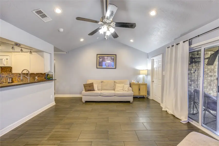 2705 6th Avenue N, Texas City, TX 77590 - #3