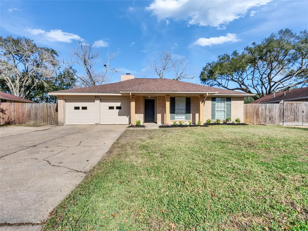 511 Stadium Lane, Friendswood, TX 77546 - Image #1