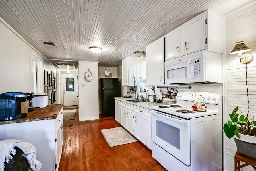 1628 Us Highway 90a West W, Hallettsville, TX 77964 - #2