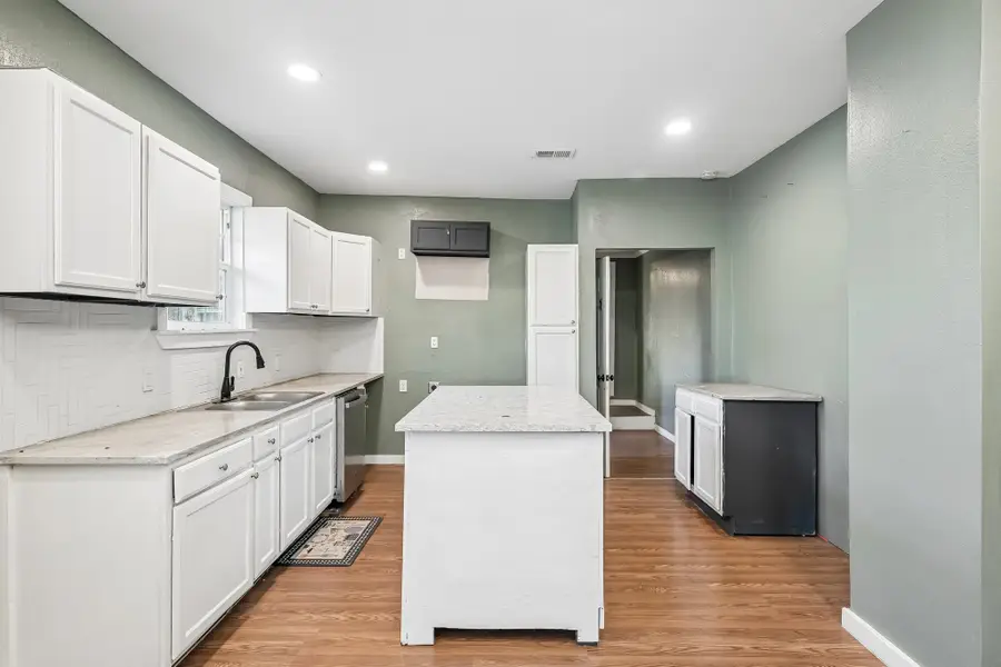 1315 E Arlington Avenue, Fort Worth, TX 76104 - #3
