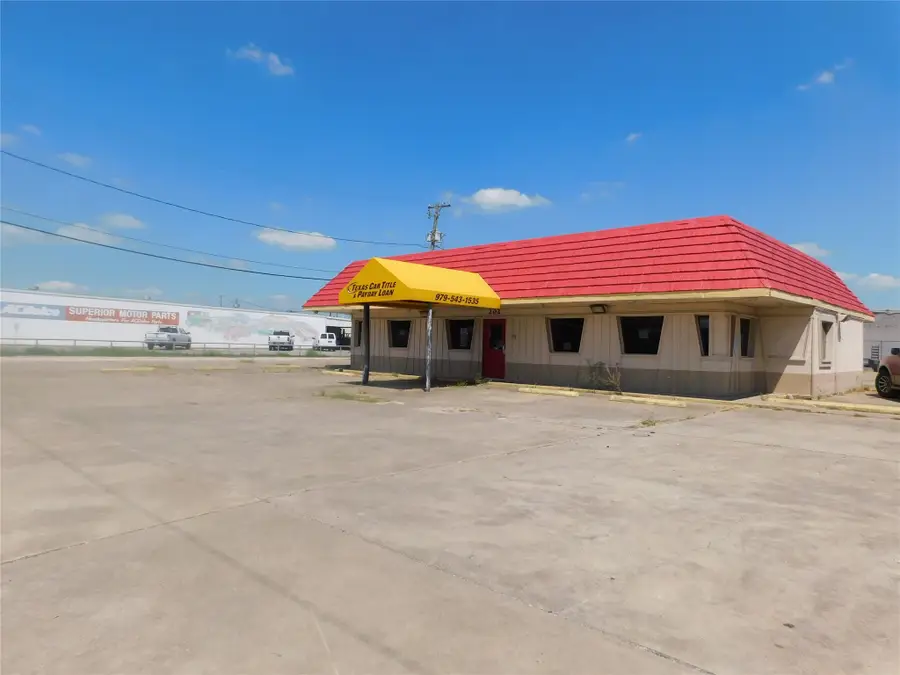 202 N Mechanic Street, El Campo, TX 77437 - Image #2