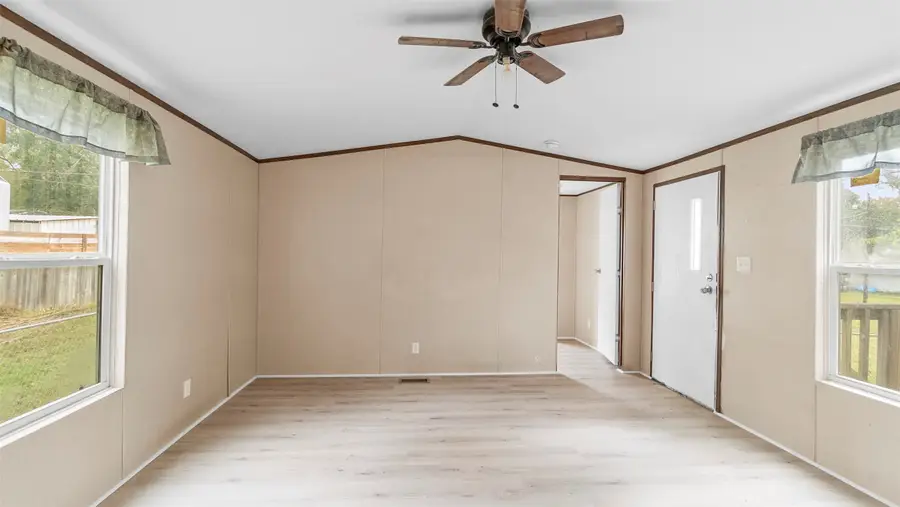 15211 Paradise Cove Drive, Willis, TX 77318 - Image #3