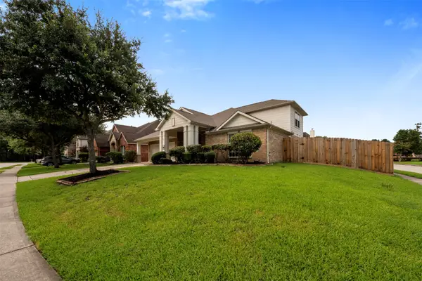 2521 Twisting Pine Court, Kingwood, TX 77345