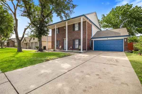 3825 Redbud Drive, La Porte, TX 77571