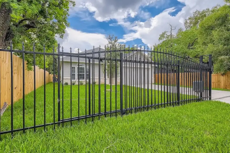 4834 Van Fleet Street, Houston, TX 77033 - #3