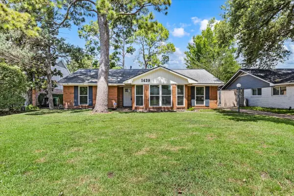1439 Shadow Bend Drive, Houston, TX 77043