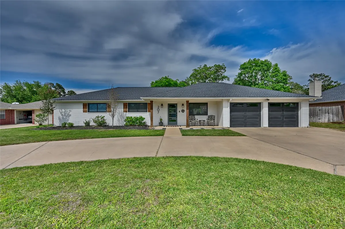 207 Briar Ridge Drive, Bellville, TX 77418 - #1