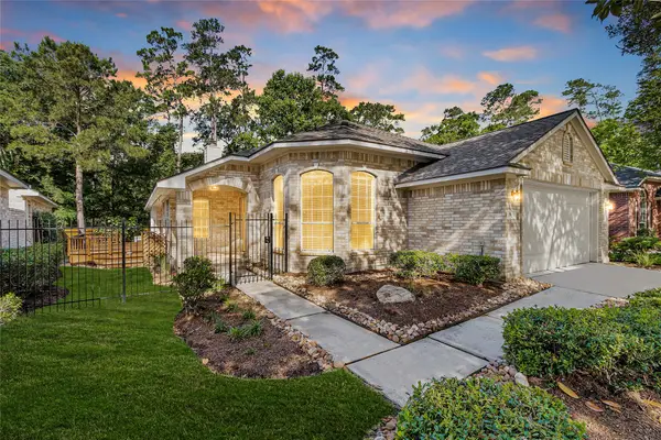 10 W Foxbriar Forest Circle, The Woodlands, TX 77382