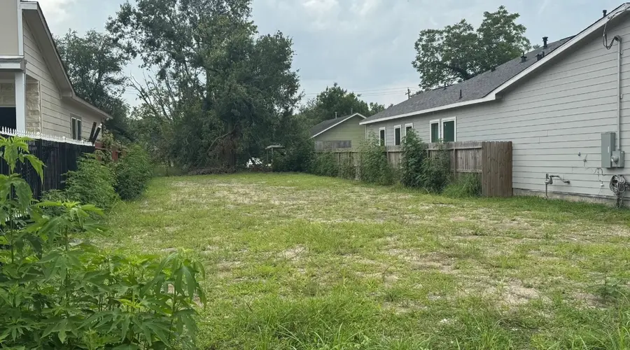 6213 Bobby Burns Street, Houston, TX 77028 - Image #3