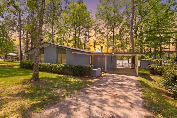 439 N Sherwood Forest Drive, Woodville, TX 75979