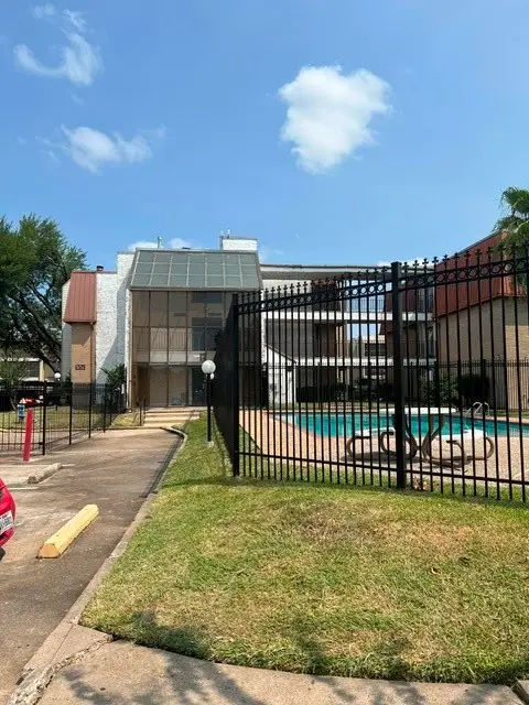 10110 Forum West Drive #422, Houston, TX 77036