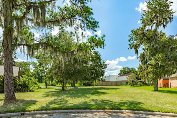 13 Seminole Lane, West Columbia, TX 77486