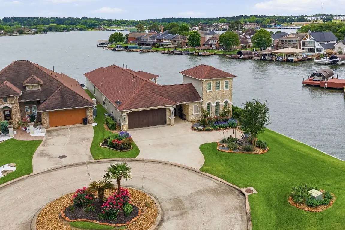 9305 Old River Court E, Montgomery, TX 77356 - #1