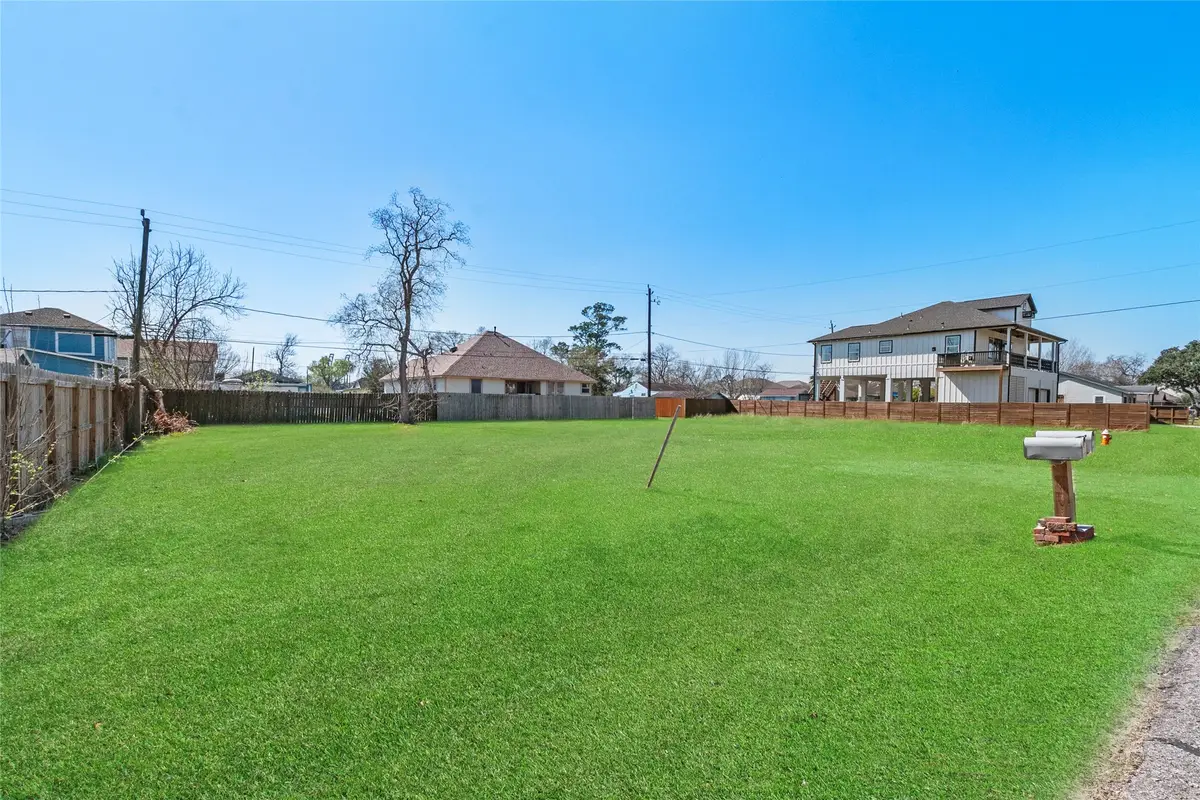 127 Dwire Drive, La Porte, TX 77571 - #1