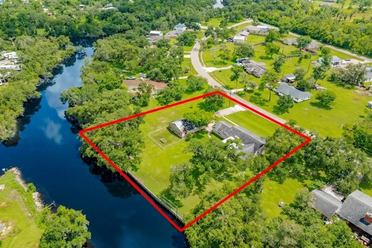 511 Edgewater Street, Clute, TX 77531 - #1