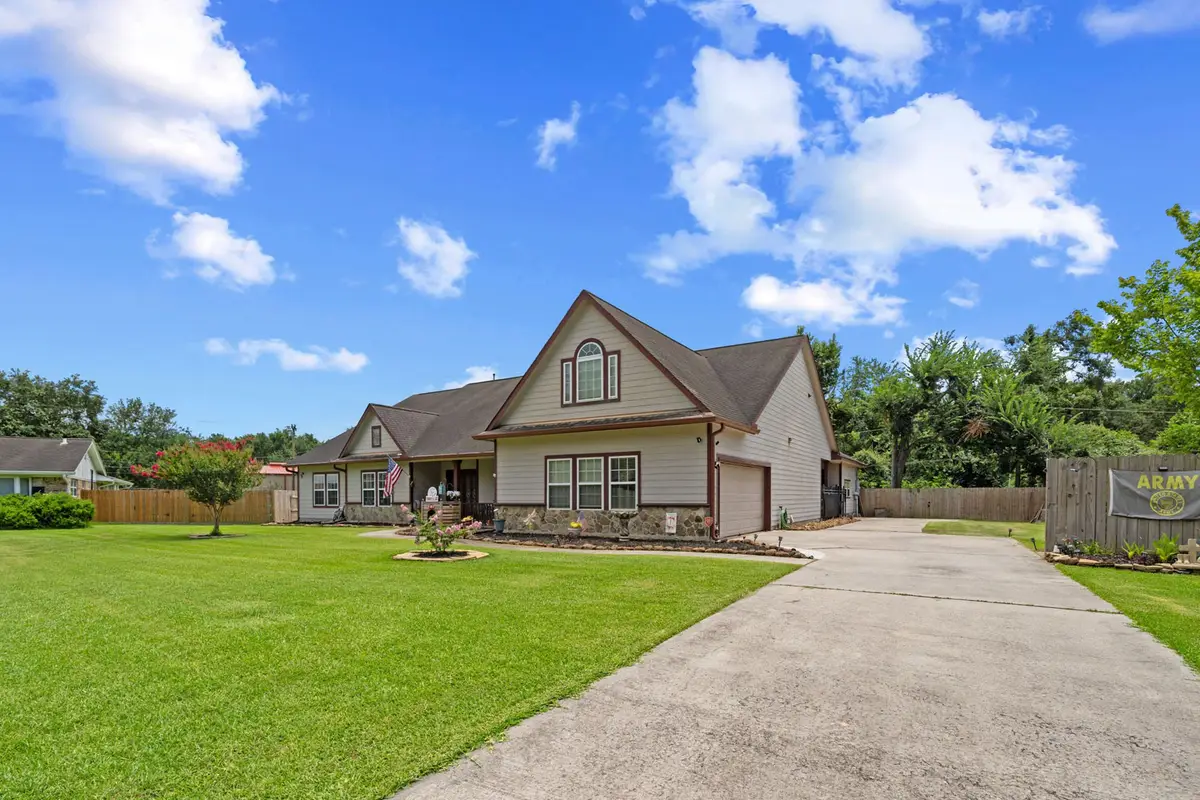 210 Southwood Circle, Baytown, TX 77520 - Image #1