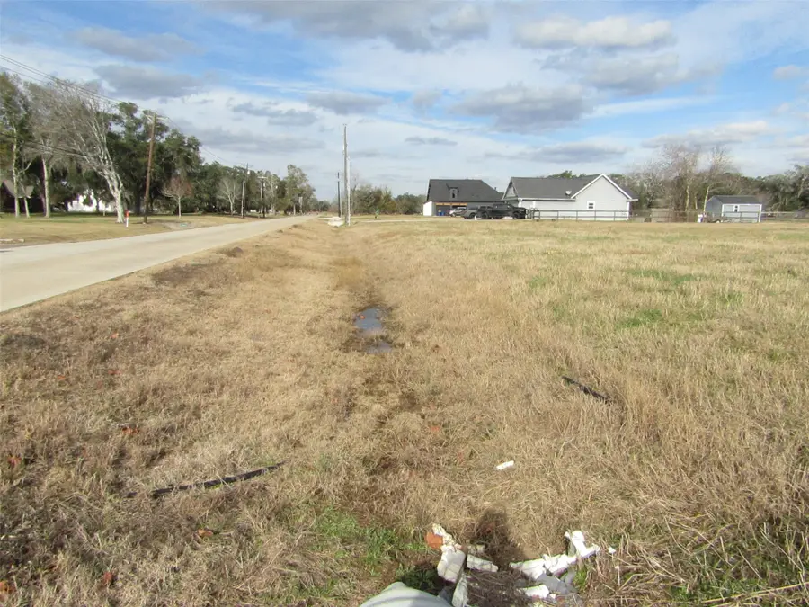 707 Winchester Trail, Angleton, TX 77515 - Image #3