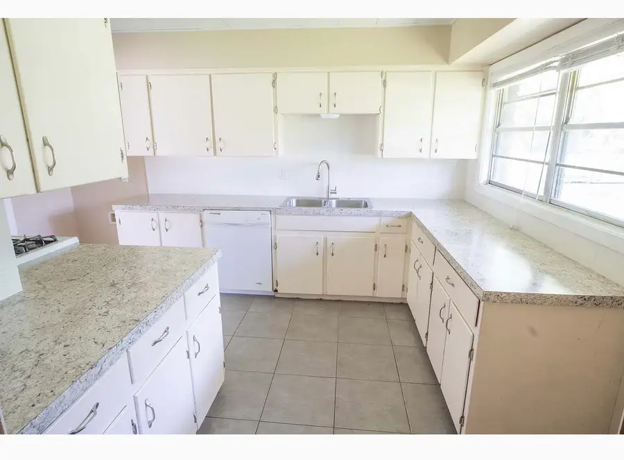 117 Lazy Lane, Lake Jackson, TX 77566 - #2