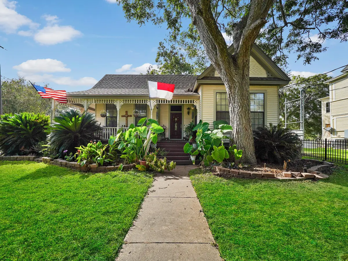 307 N Resident Street, Wharton, TX 77488 - #1