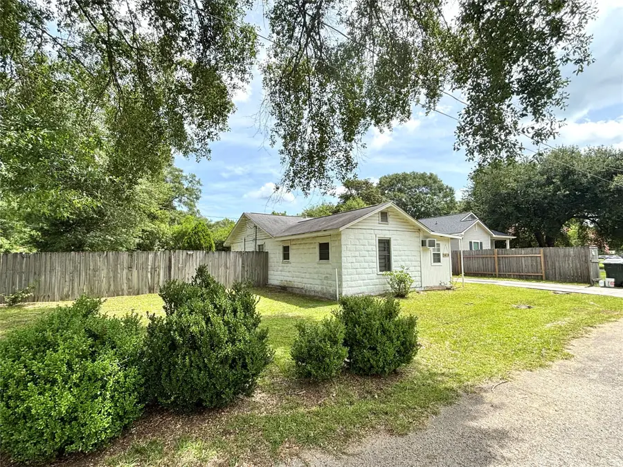 1410 W Pavillion Street, Woodville, TX 75979 - Image #2