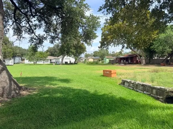 510 Hinken, Clute, TX 77531