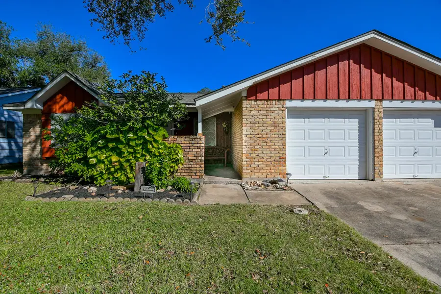 129 Cannon Street, Clute, TX 77531 - Image #3