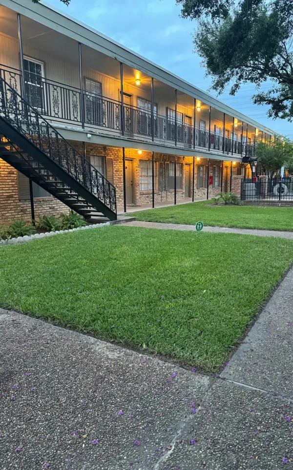 3131 Southwest Freeway #B17, Houston, TX 77098